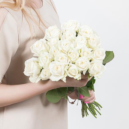 Букет из 21 белой розы 40 см