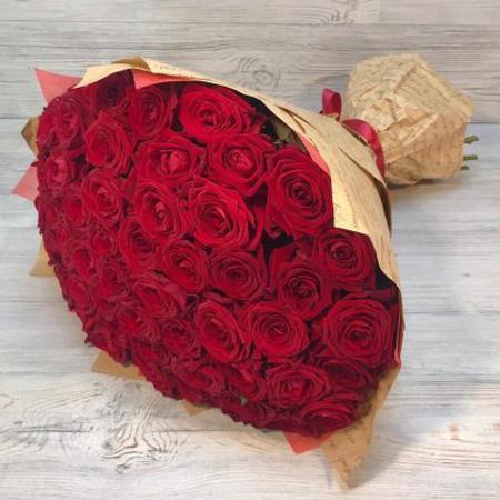 Букет 51 кустовая роза: нежно-розовые + розовые 50 см