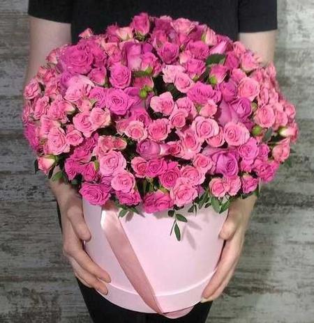 Букет "Коробка из 51 розовой кустовой розы"Прекрасное настроение""