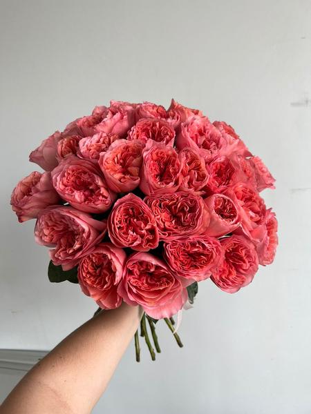 Букет крупных пионовидных роз «Приятный июль»